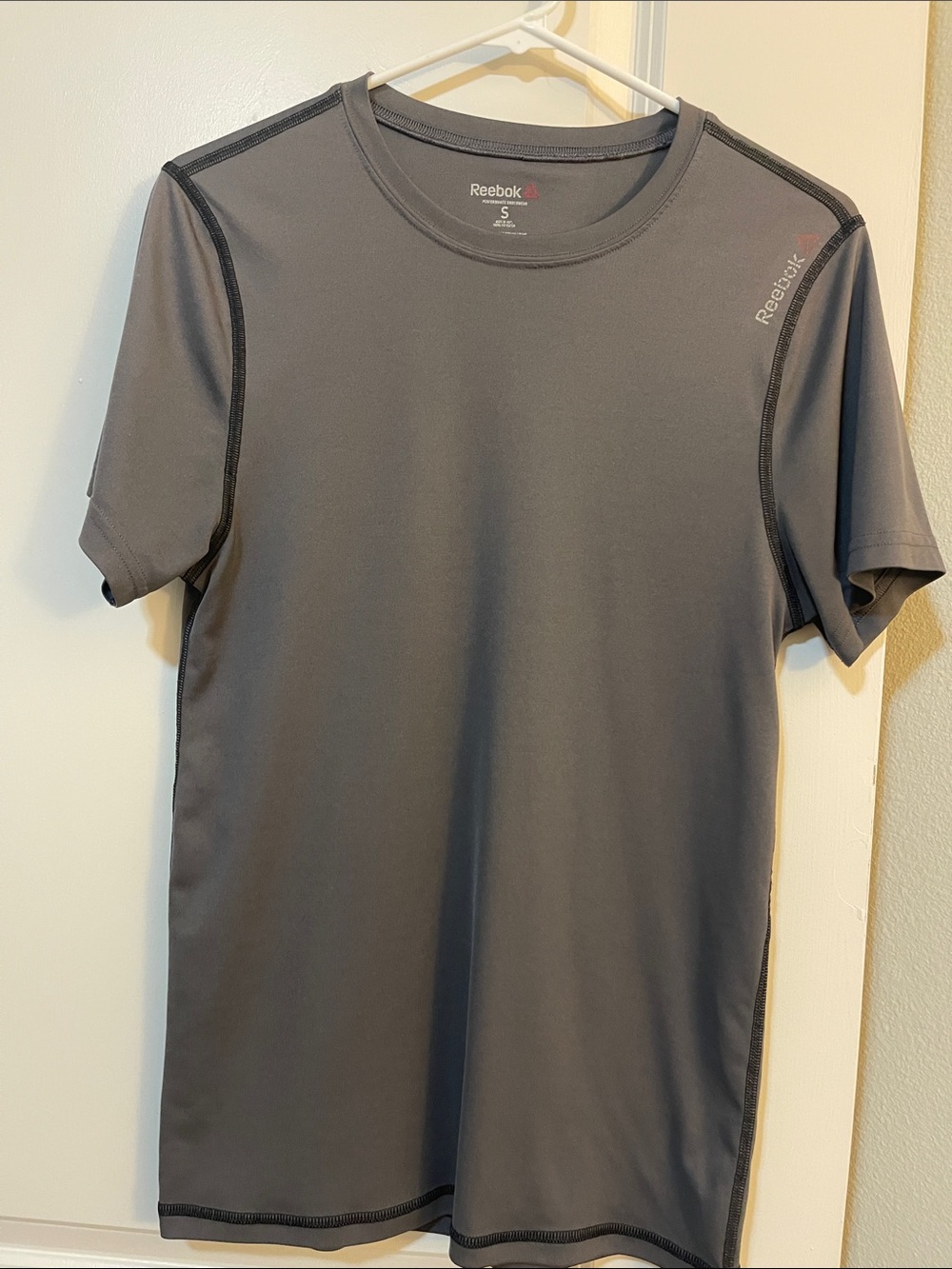 Reebok Men’s Charcoal Gray Short-Sleeve Performance Tee